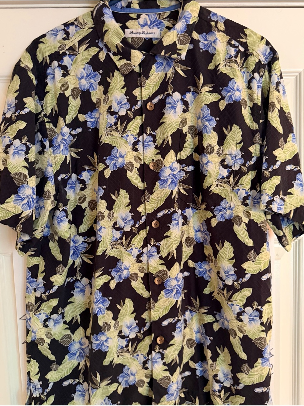 Tommy Bahama Floral Print 100% Silk Men’s M Short Sleeve Button Up Shirt